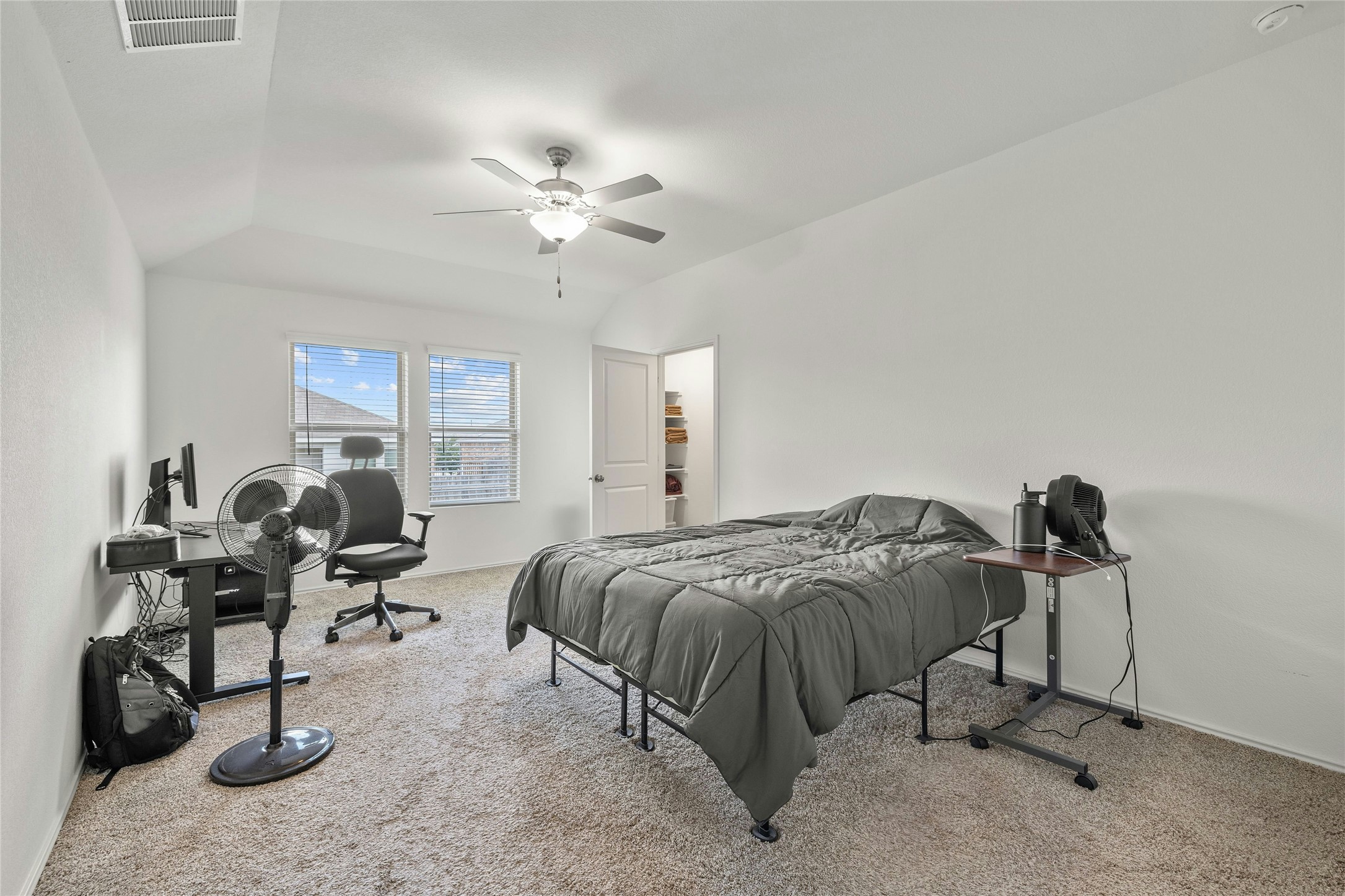 11813 Roscommon Trail Austin, TX 78754 - Photo 22 of 28 a living room with furniture