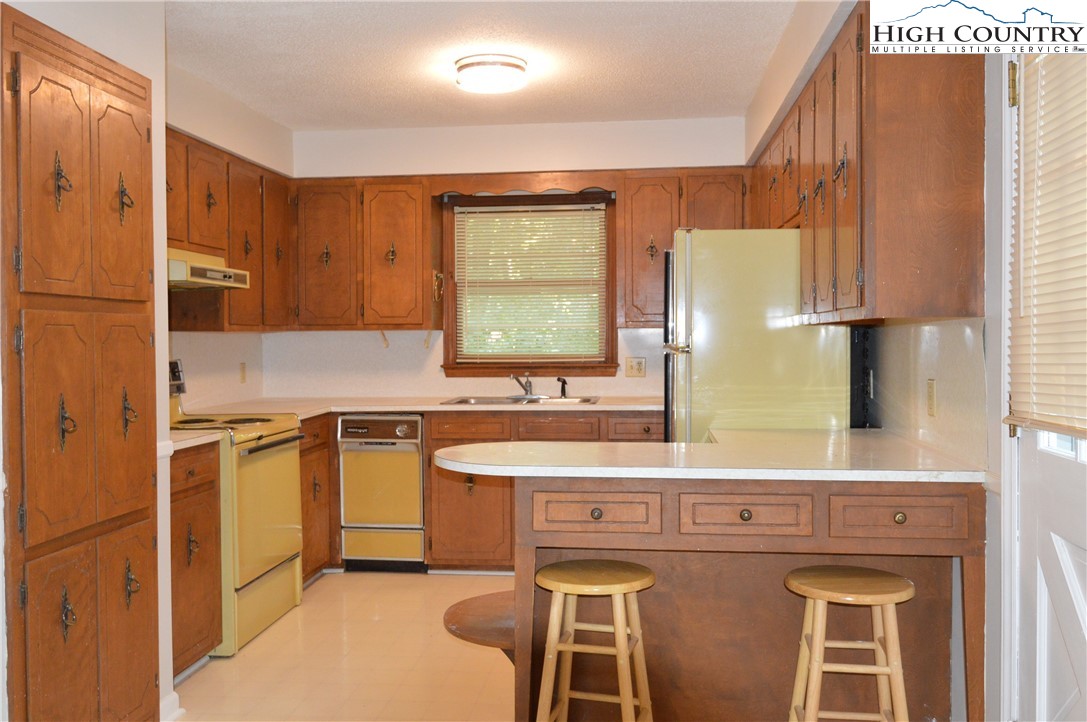 2908 Pleasant Home Road Sparta, NC 28675 - Photo 4 of 39