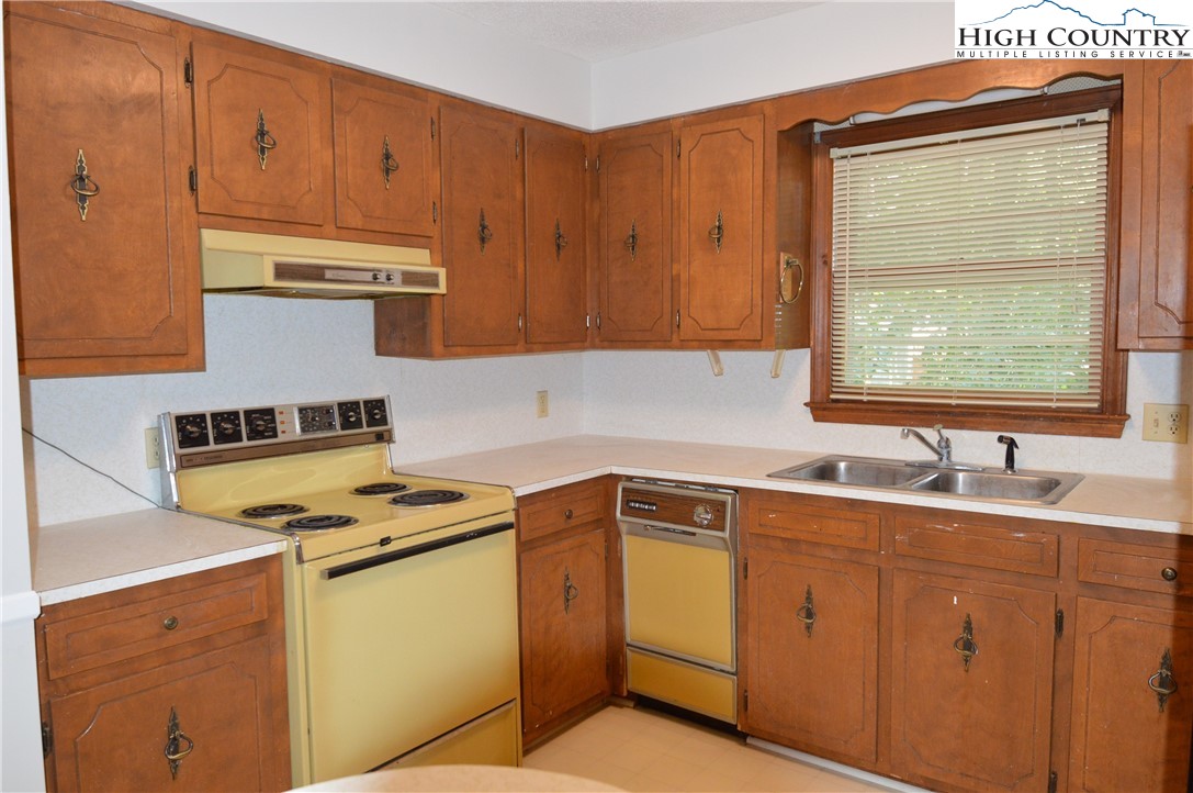 2908 Pleasant Home Road Sparta, NC 28675 - Photo 5 of 39