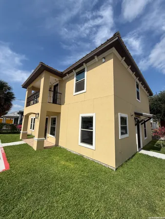 $1,350 | 231 North Ceylon Street, Unit 10, Eagle Pass, TX 78852