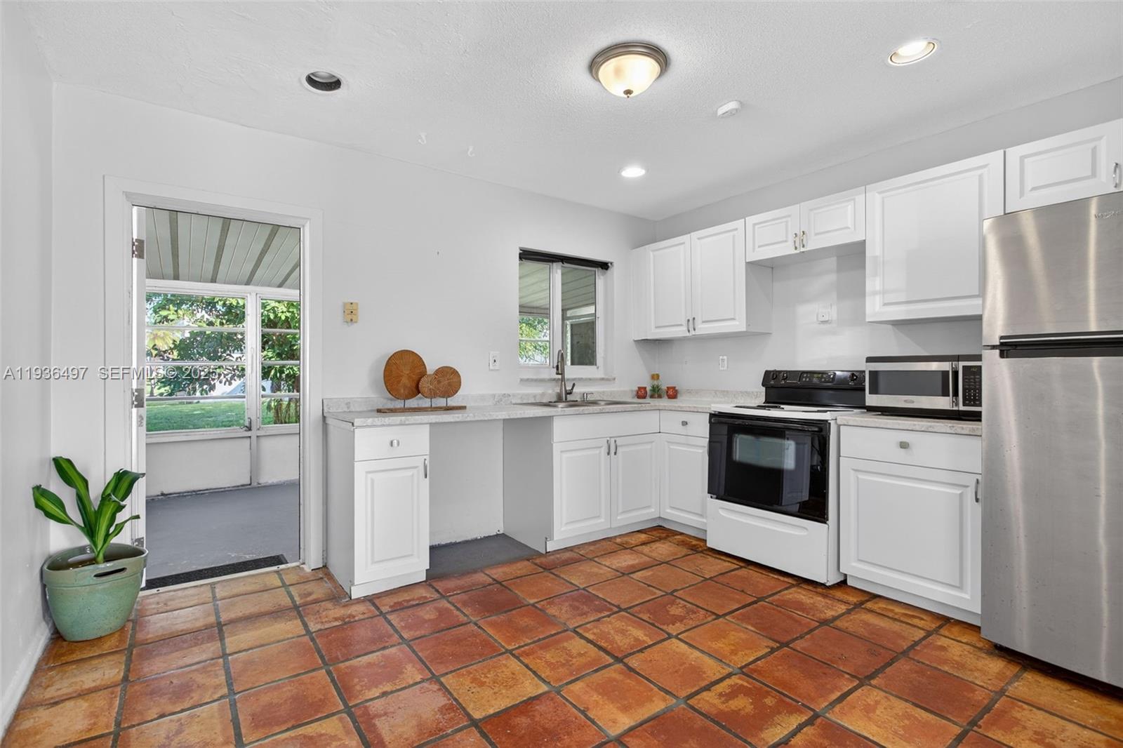 6711 Northwest 72nd Street Tamarac, FL 33321 - Photo 11 of 24