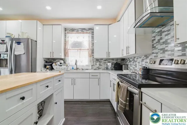 a view of a livingroom with furniture and window
