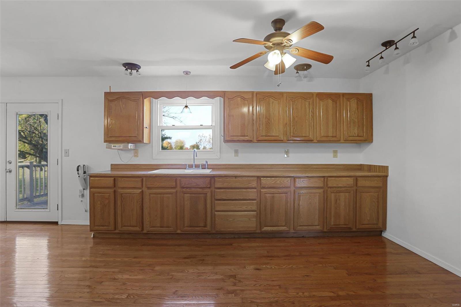 6251 Manix Road Edwardsville, IL 62025 - Photo 11 of 36