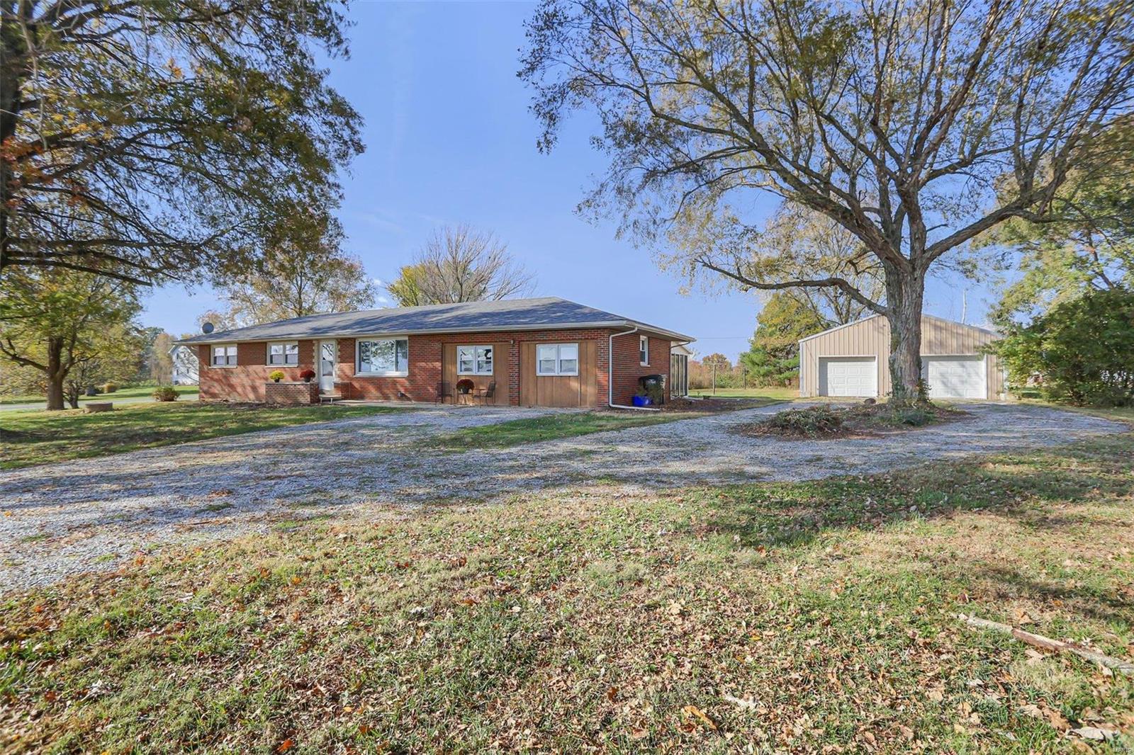 6251 Manix Road Edwardsville, IL 62025 - Photo 2 of 36