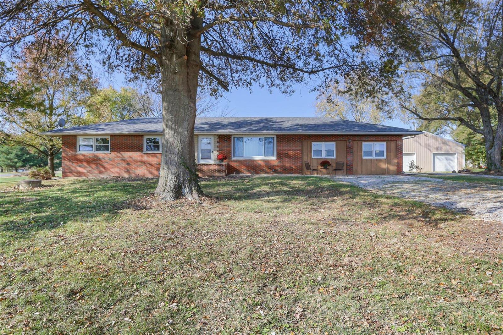 6251 Manix Road Edwardsville, IL 62025 - Photo 3 of 36