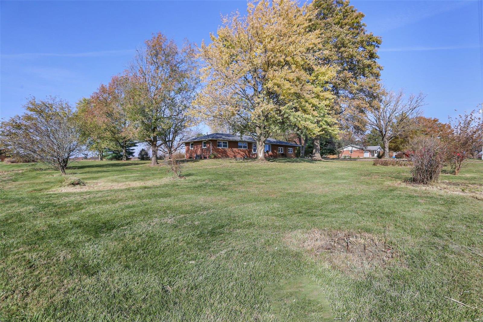 6251 Manix Road Edwardsville, IL 62025 - Photo 4 of 36