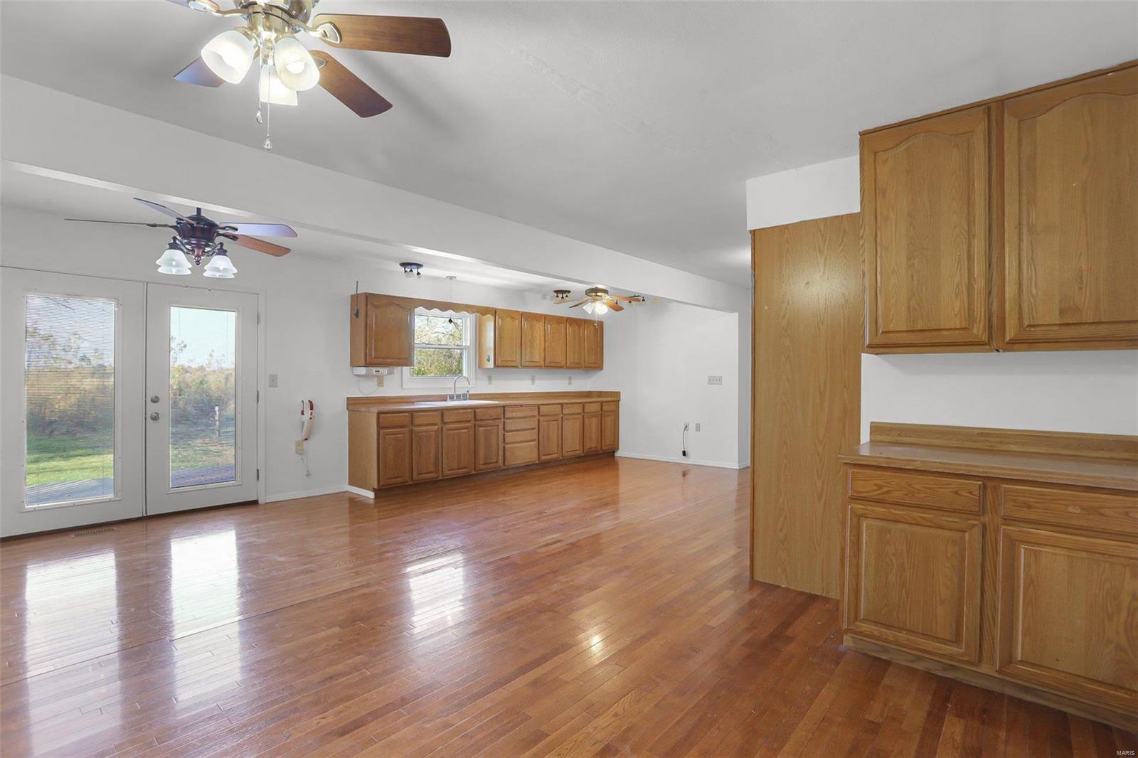 6251 Manix Road Edwardsville, IL 62025 - Photo 8 of 36