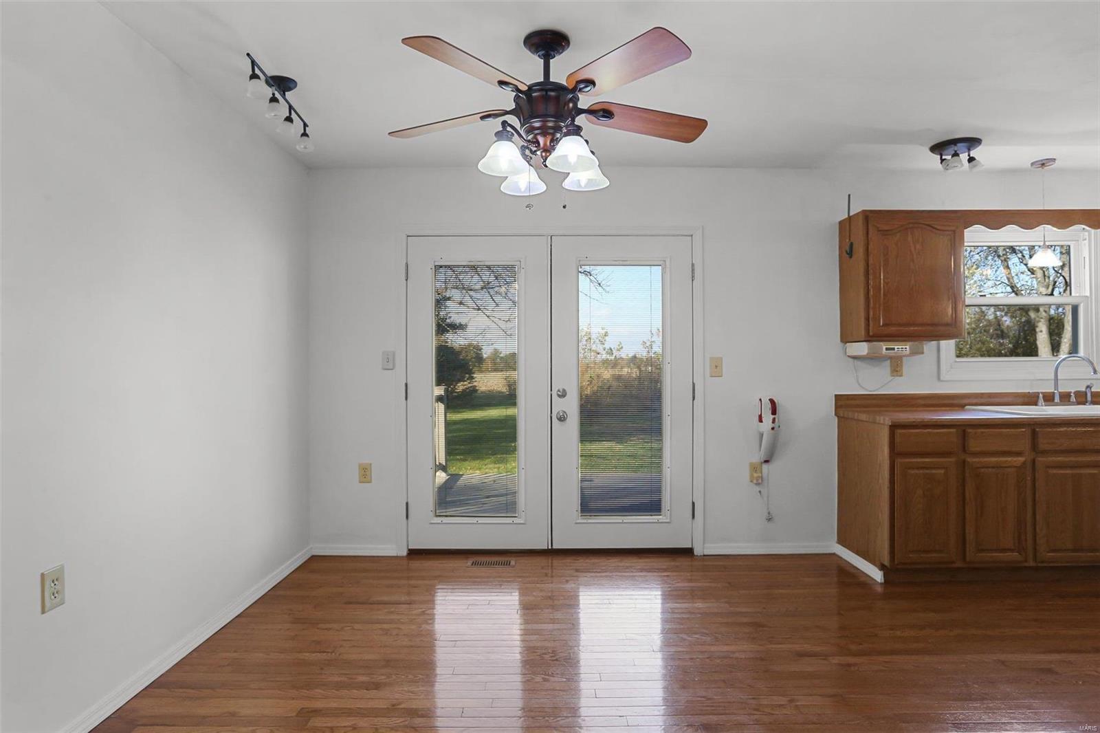 6251 Manix Road Edwardsville, IL 62025 - Photo 10 of 36