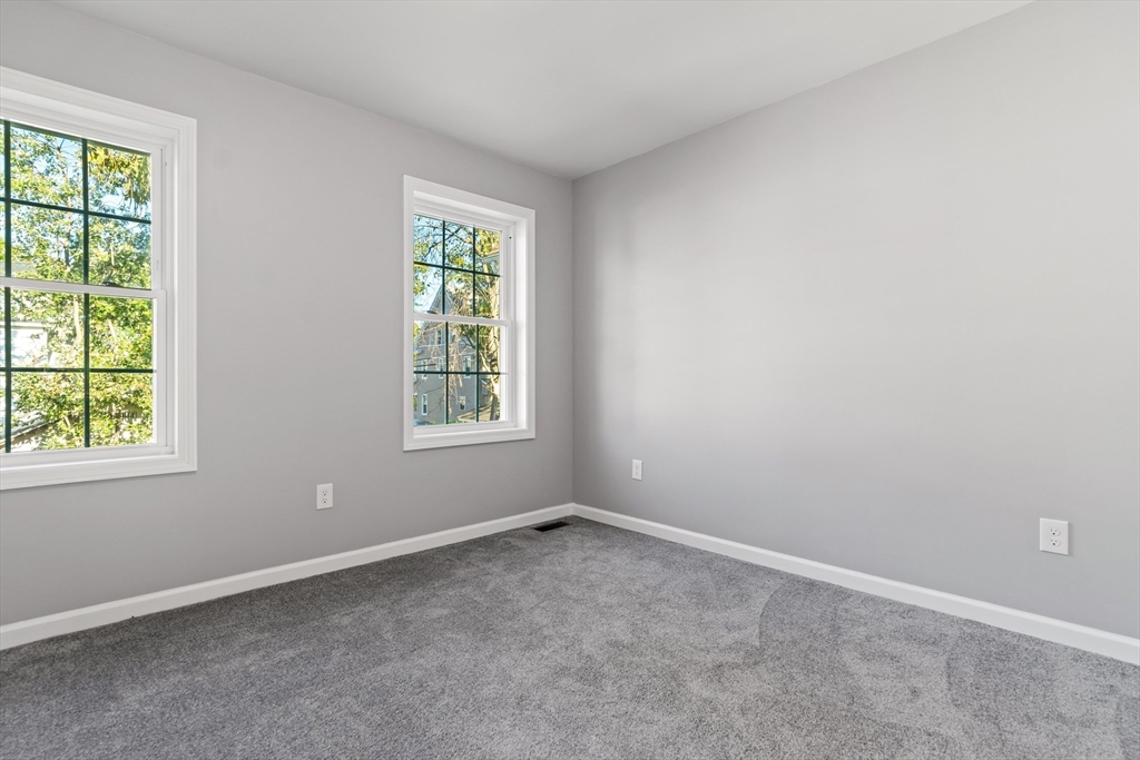 55 Montrose Street Springfield, MA 01109 - Photo 16 of 42