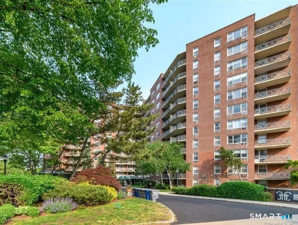 $2,950 | 71 Strawberry Hill Avenue, Unit 416, Stamford, CT 06902