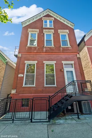 $1,900 | 2042 North Winchester Avenue, Unit G, Chicago, IL 60614