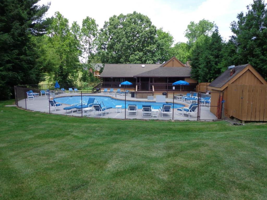 631 Fox Meadow Road Elizabethton, TN 37643 - Photo 12 of 12 Community Tennis Courts
