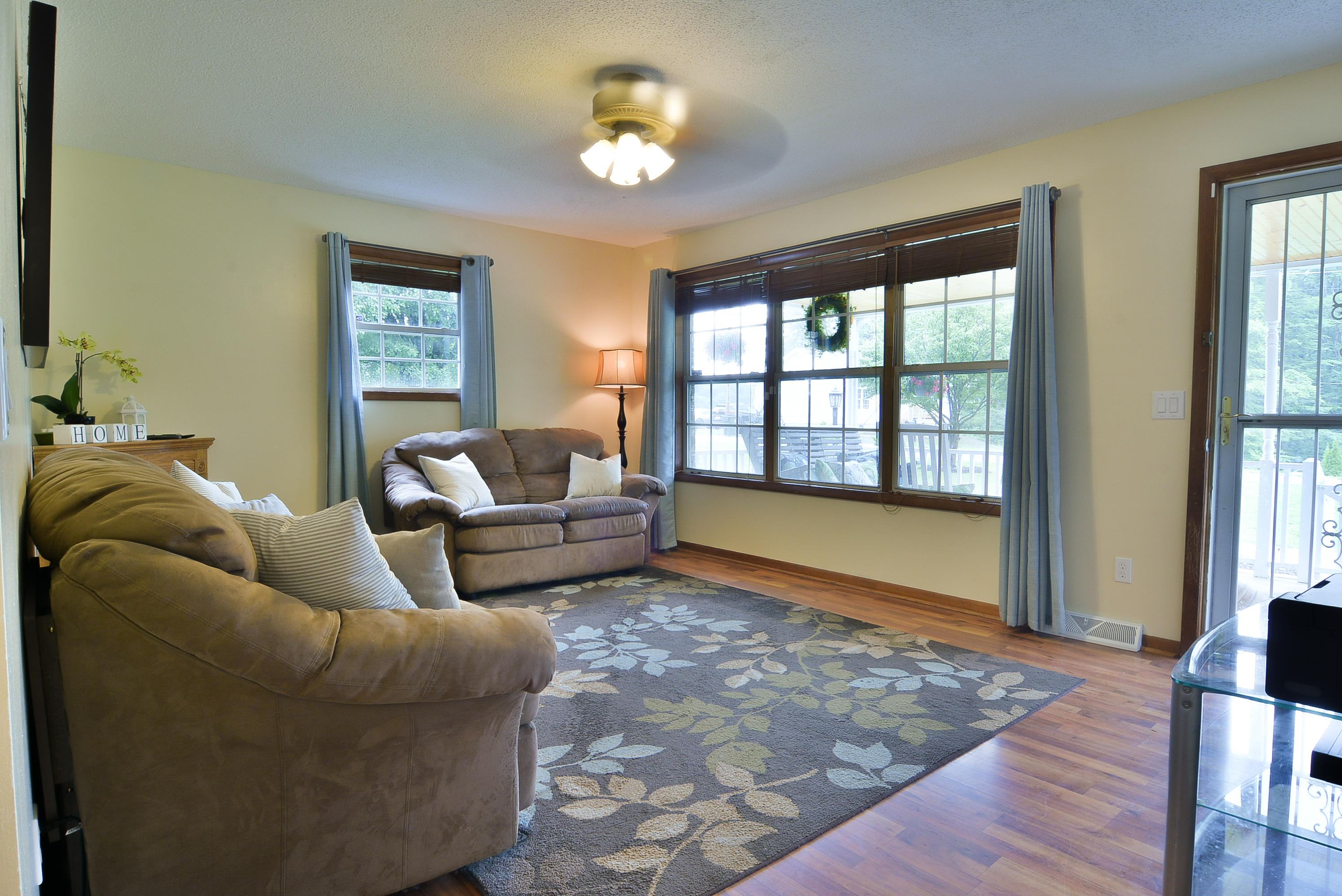 333 Phillips Road Jonesborough, TN 37659 - Photo 13 of 49 Living Area 3