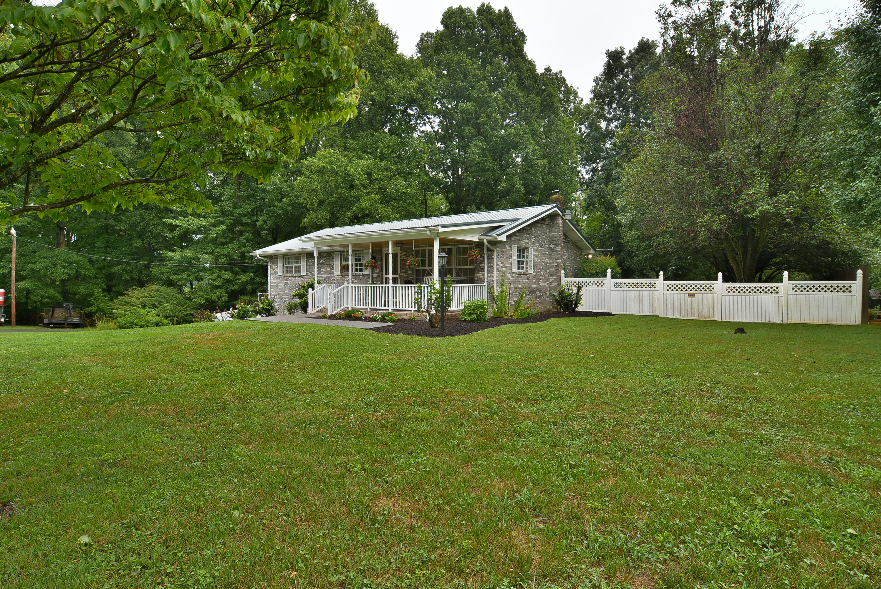 333 Phillips Road Jonesborough, TN 37659 - Photo 4 of 49 Front Right