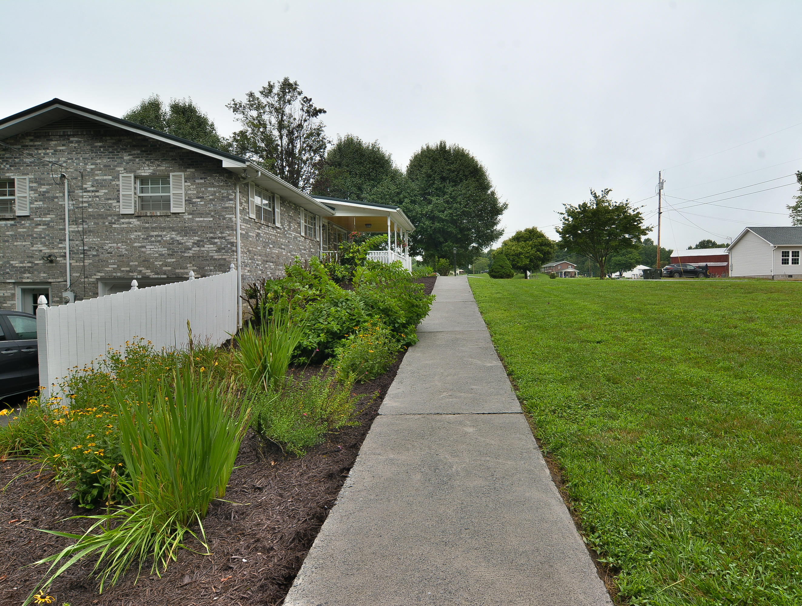 333 Phillips Road Jonesborough, TN 37659 - Photo 5 of 49 Walk way