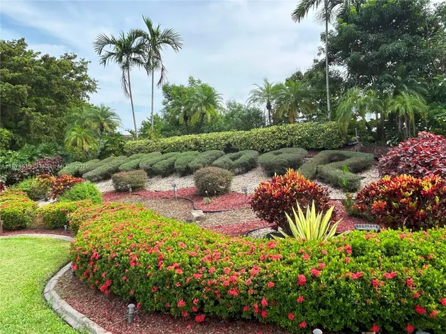 a bunch of flowers in the garden