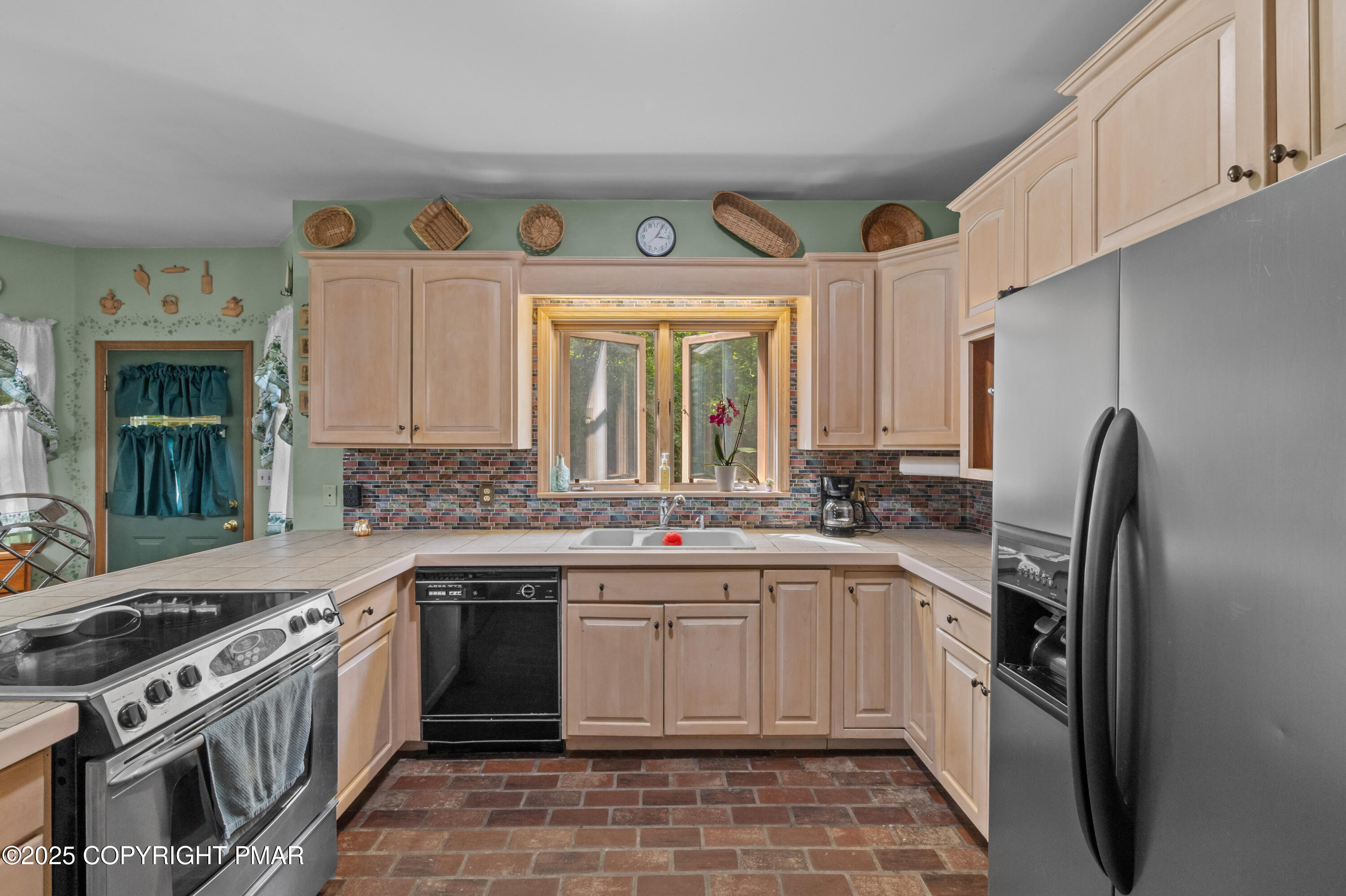 7297 Cherry Valley Road Stroudsburg, PA 18360 - Photo 20 of 71 kitchen