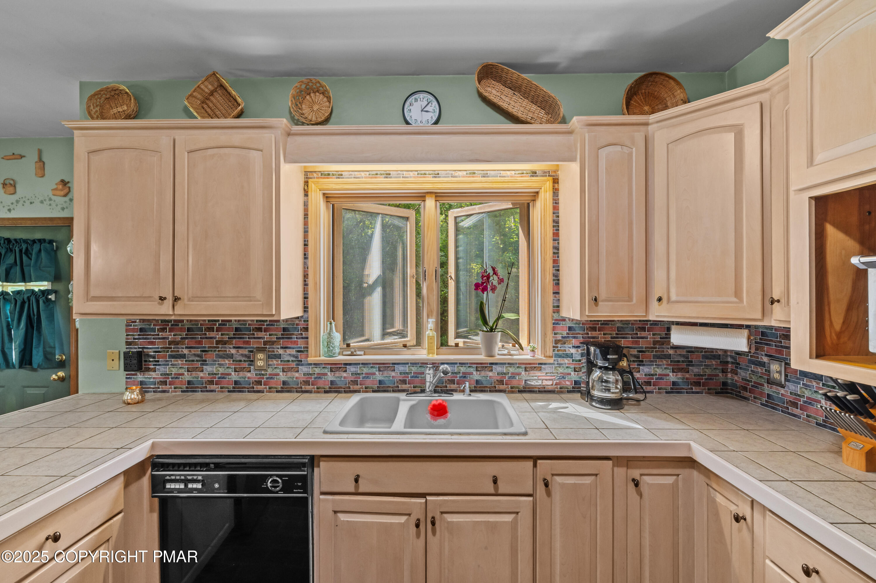 7297 Cherry Valley Road Stroudsburg, PA 18360 - Photo 21 of 71 kitchen