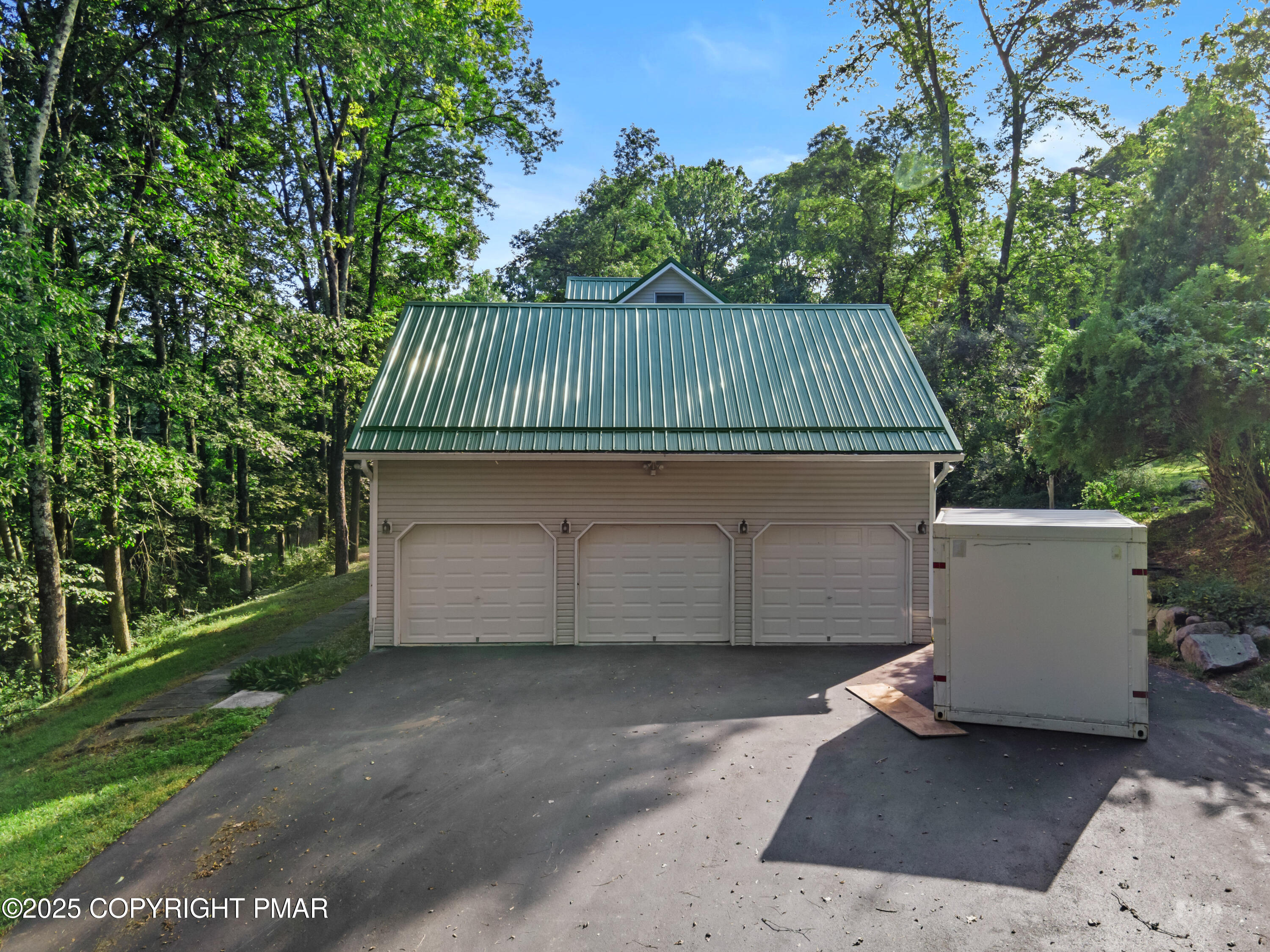 7297 Cherry Valley Road Stroudsburg, PA 18360 - Photo 48 of 71 garage