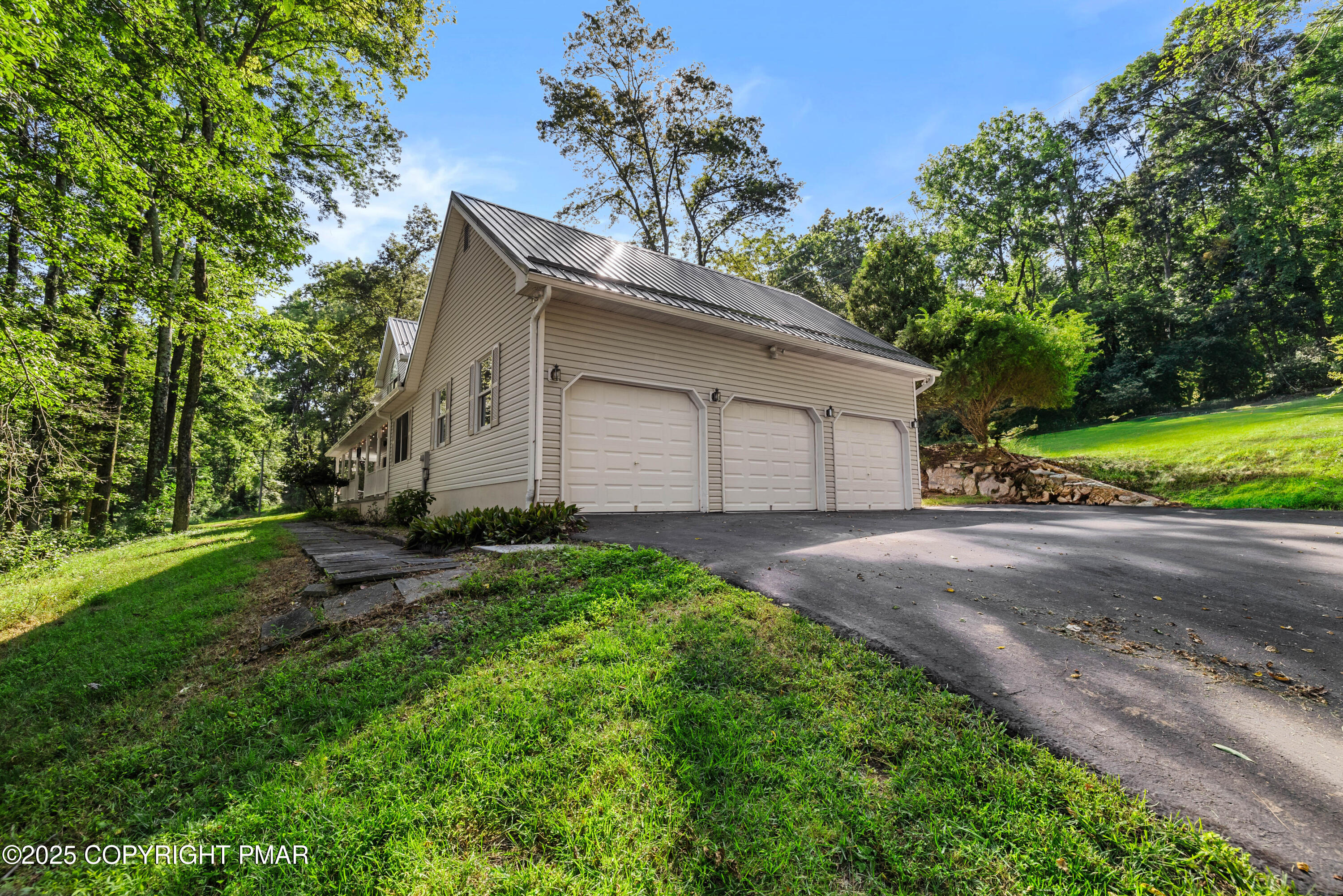 7297 Cherry Valley Road Stroudsburg, PA 18360 - Photo 6 of 71 garage
