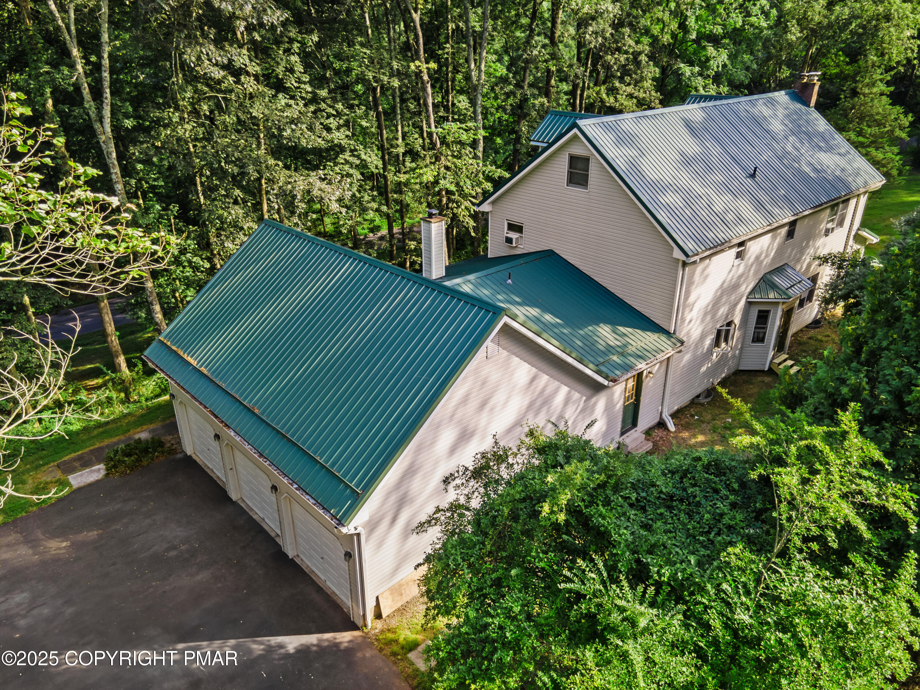 7297 Cherry Valley Road Stroudsburg, PA 18360 - Photo 8 of 71 roofs