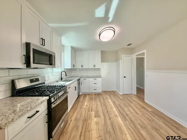 $189,900 | 303 North Virginia Avenue, Tyler, TX 75702