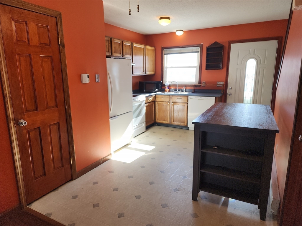 343 Chicopee Street, Unit 14 Chicopee, MA 01013 - Photo 4 of 24