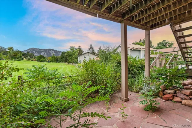 a view of a outdoor space