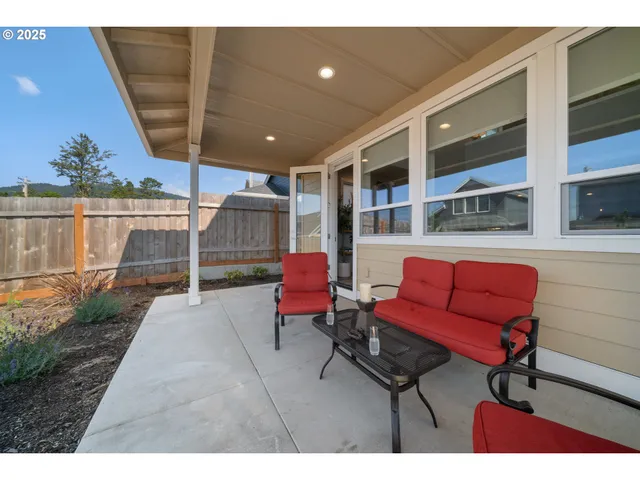 $1,299,000 | 209 3rd Street, Manzanita, OR 97130