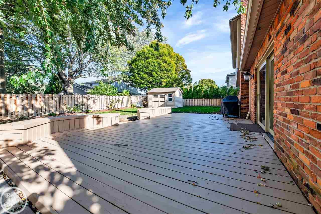1110 Canterbury Road Grosse Pointe, MI 48236 - Photo 38 of 39 50026151-37.JPG