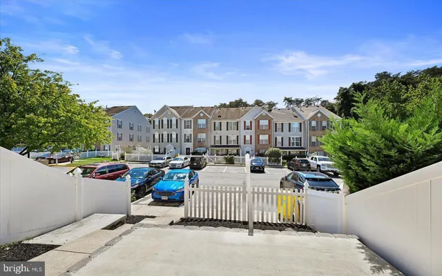 a view of balcony patio and deck