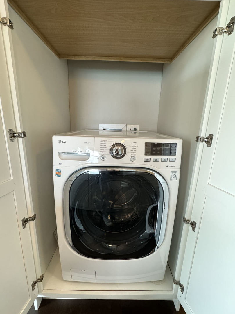 3033 North Sheridan Road, Unit 1505 Chicago, IL 60657 - Photo 11 of 12