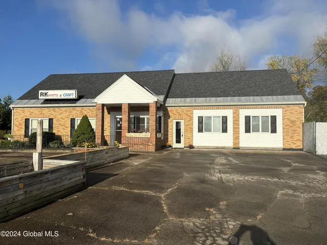 $299,000 | 527 North Perry Street, Johnstown, NY 12095