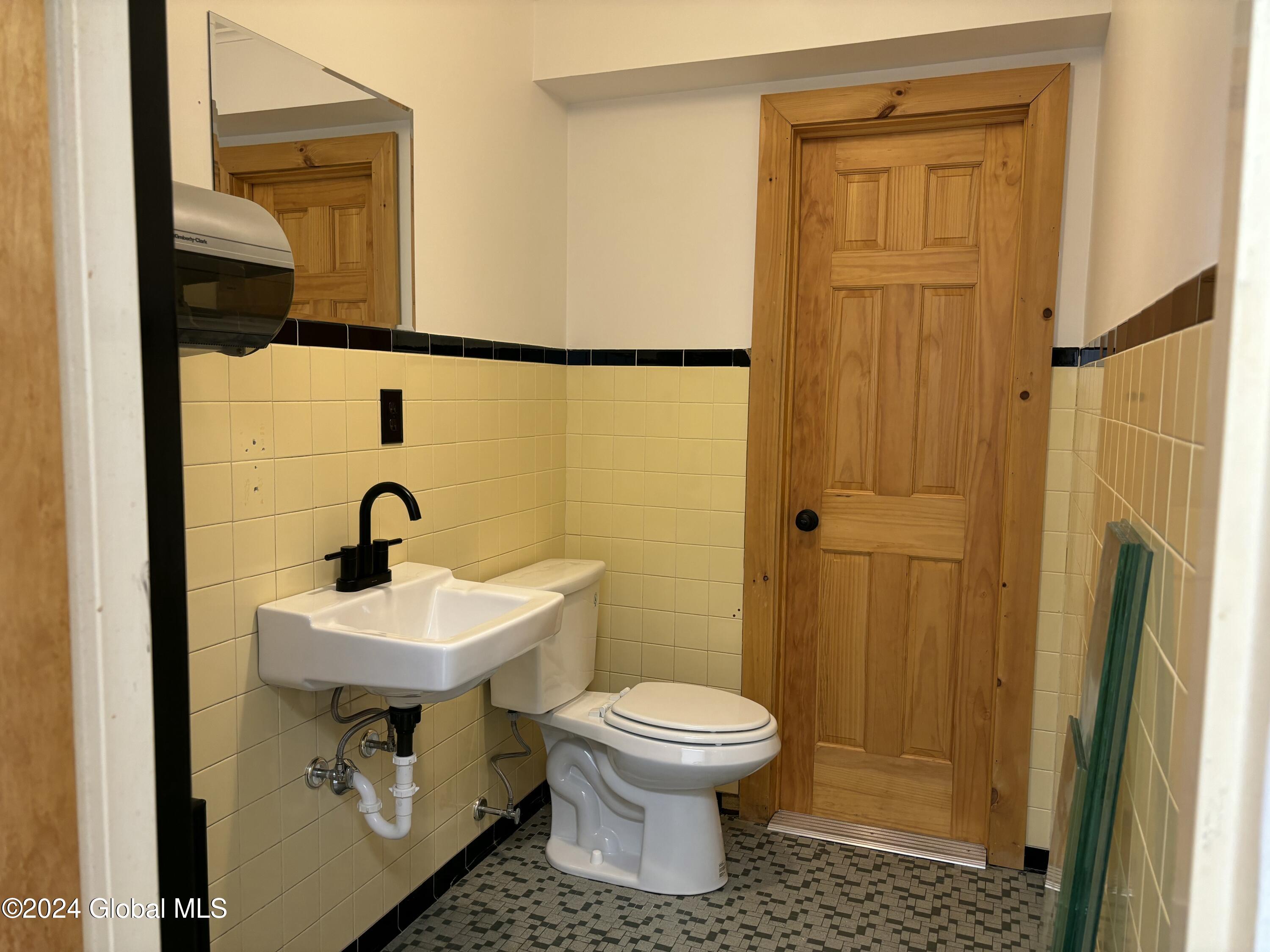 527 North Perry Street Johnstown, NY 12095 - Photo 21 of 46 IMG_2116