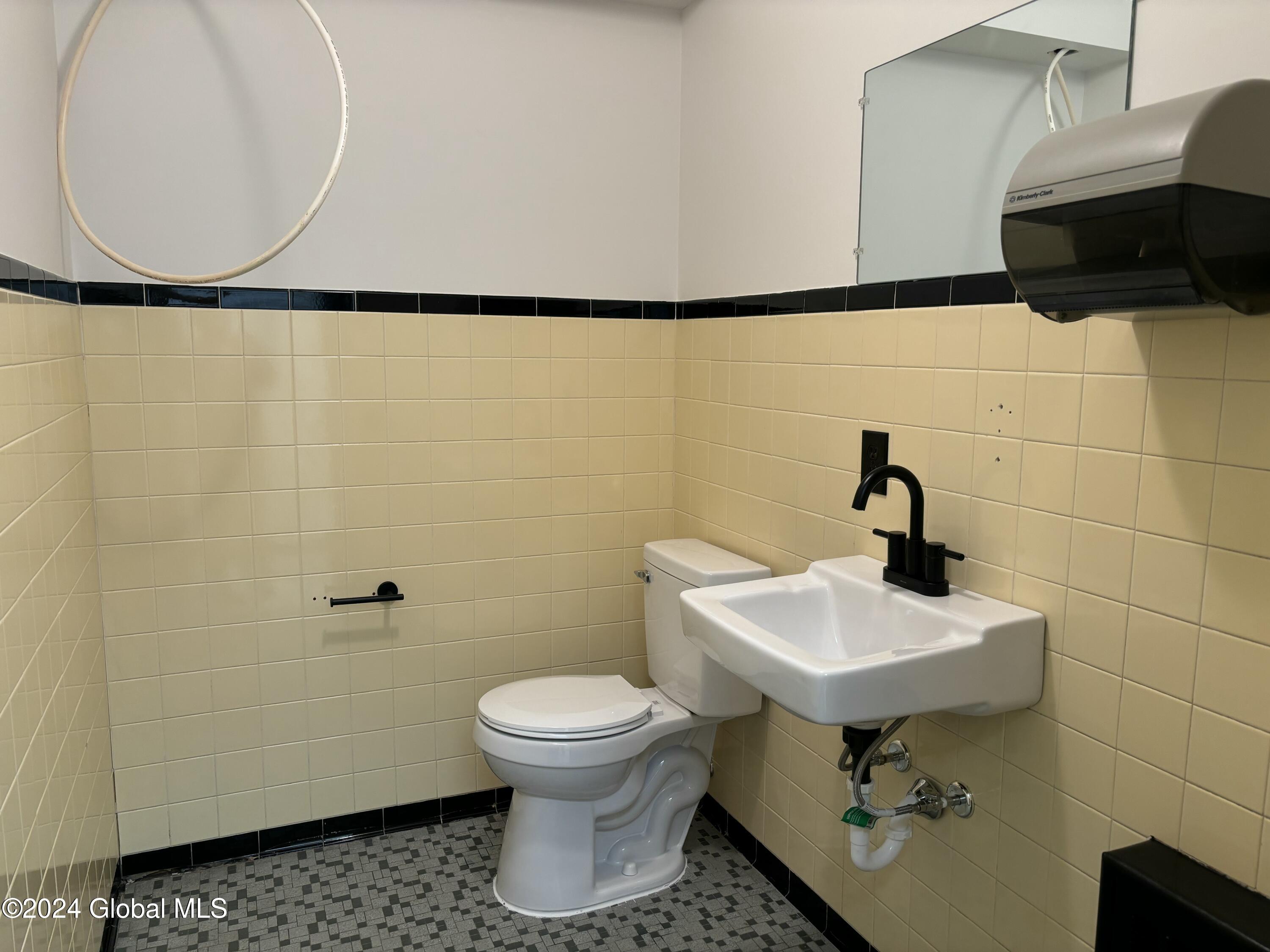 527 North Perry Street Johnstown, NY 12095 - Photo 22 of 46 IMG_2117