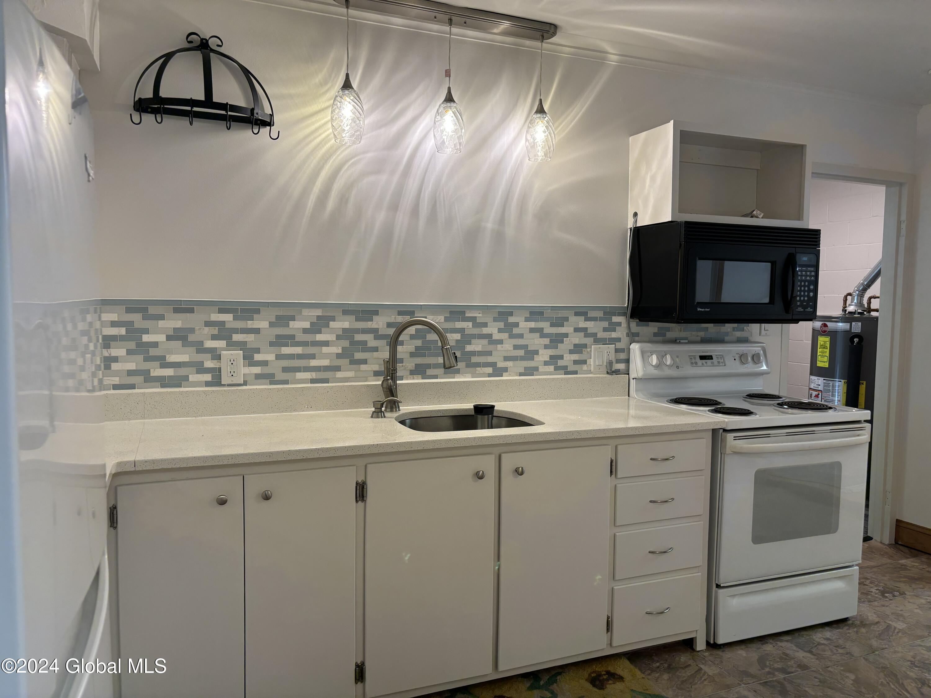 527 North Perry Street Johnstown, NY 12095 - Photo 31 of 46 IMG_2126