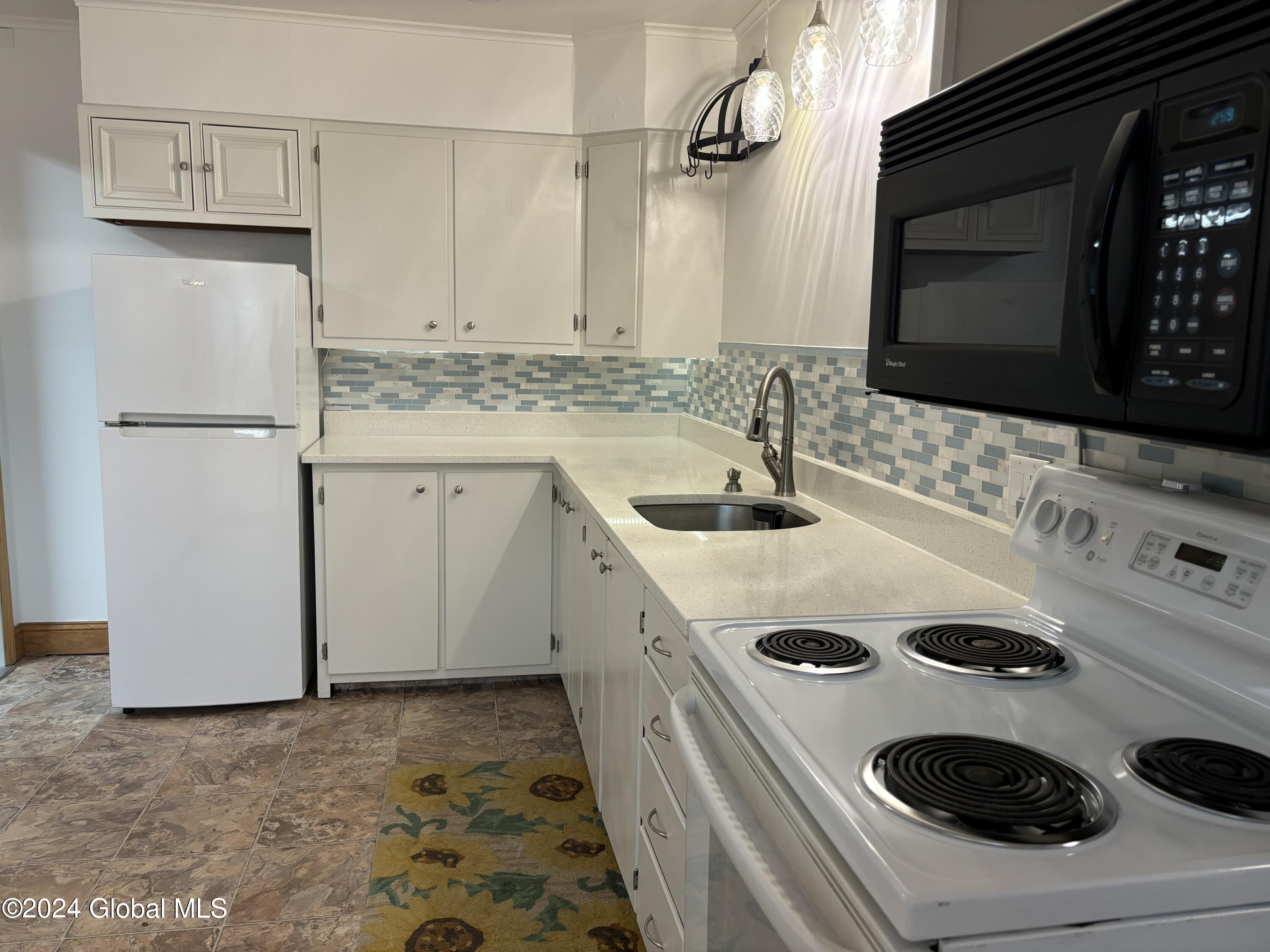 527 North Perry Street Johnstown, NY 12095 - Photo 32 of 46 IMG_2127