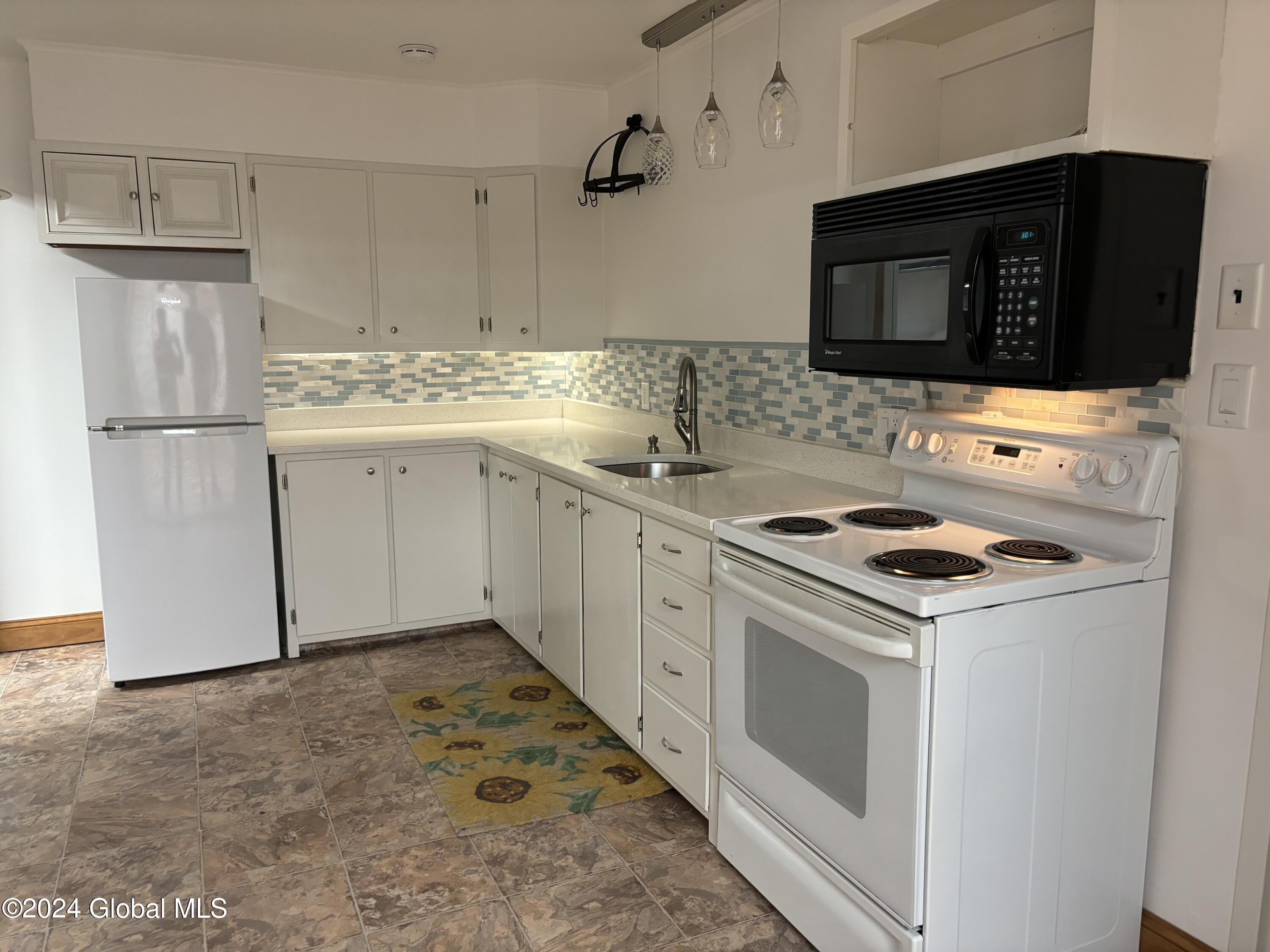 527 North Perry Street Johnstown, NY 12095 - Photo 33 of 46 IMG_2129