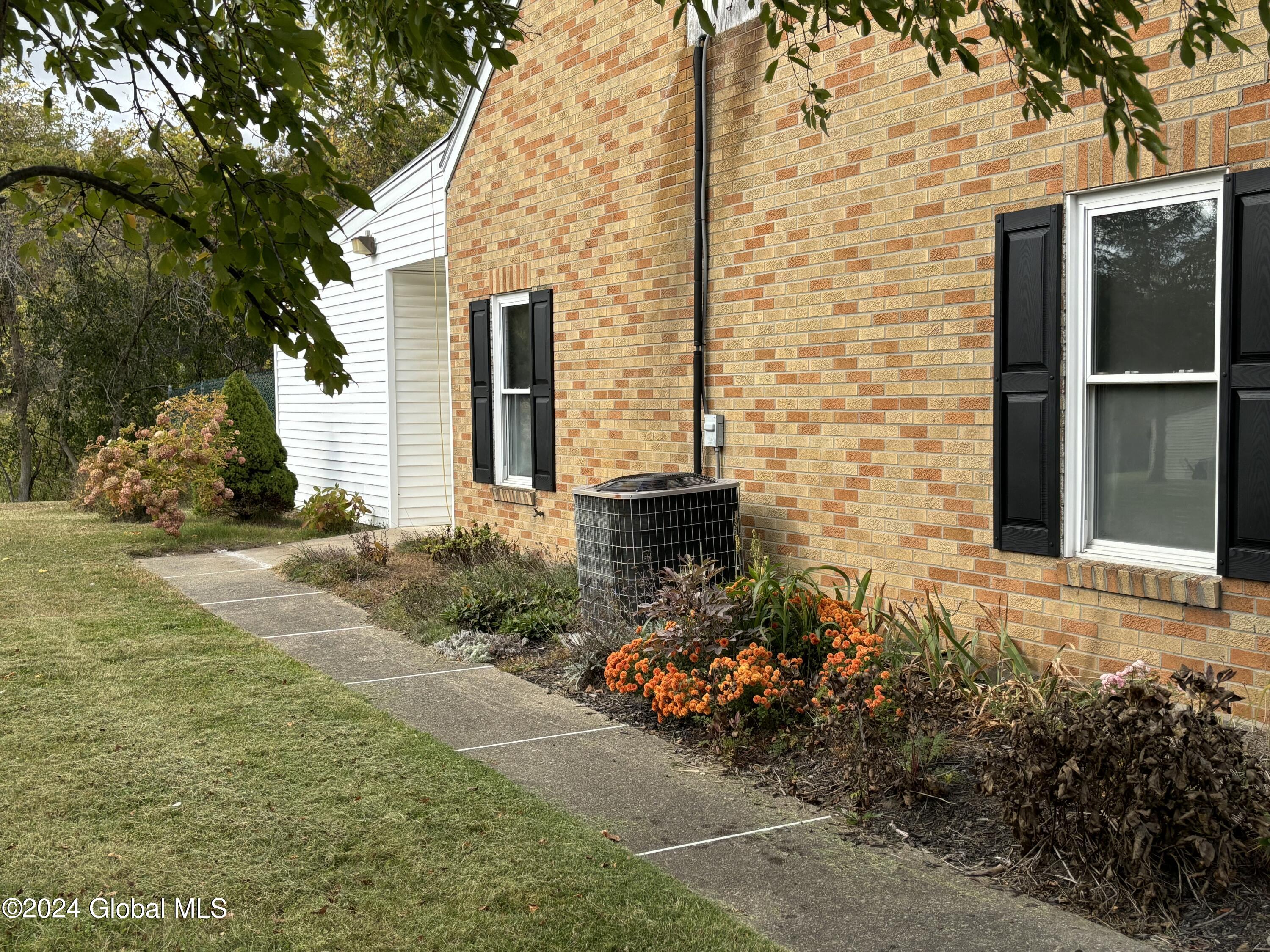 527 North Perry Street Johnstown, NY 12095 - Photo 34 of 46 IMG_2133