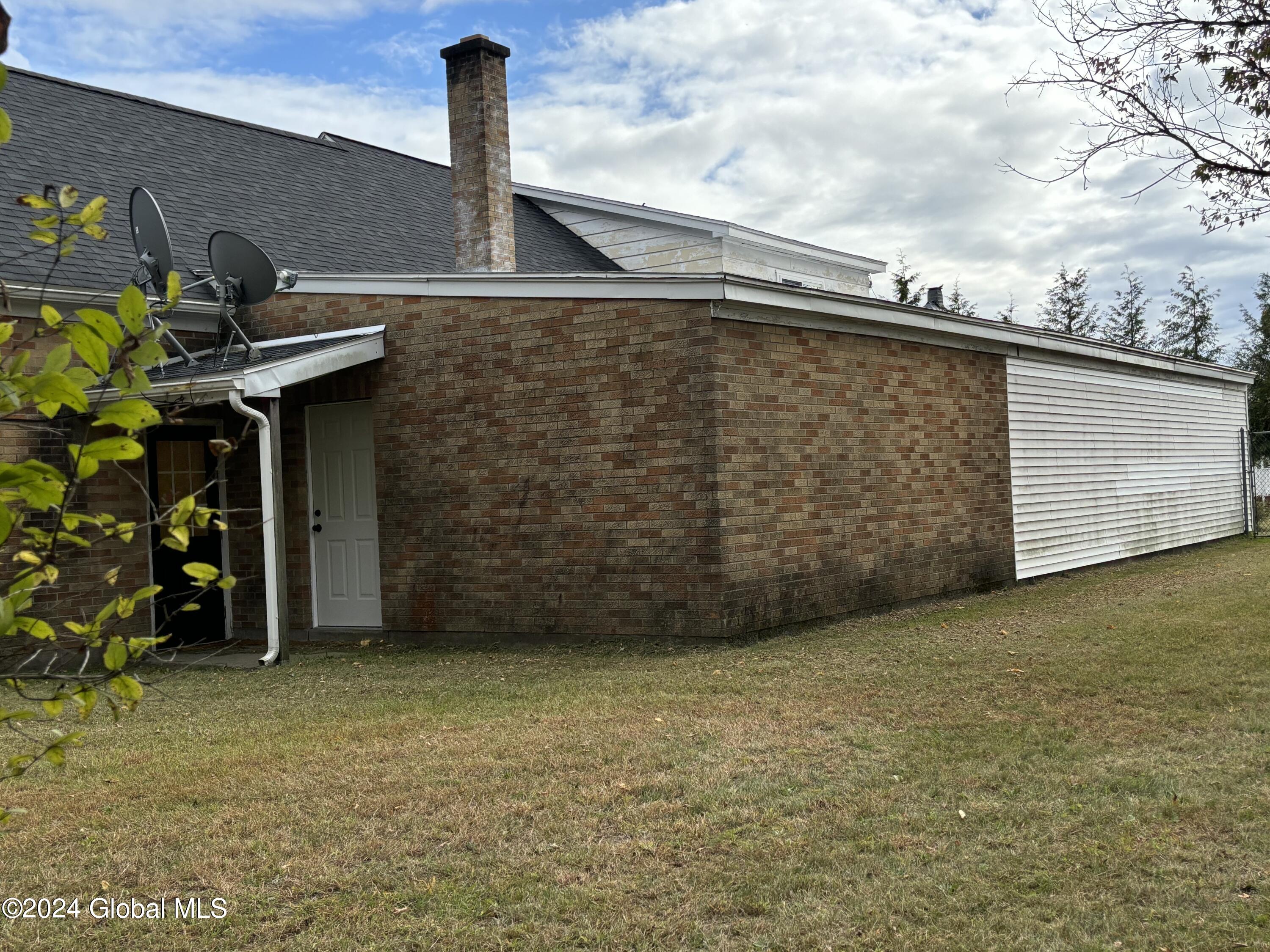 527 North Perry Street Johnstown, NY 12095 - Photo 39 of 46 IMG_2140