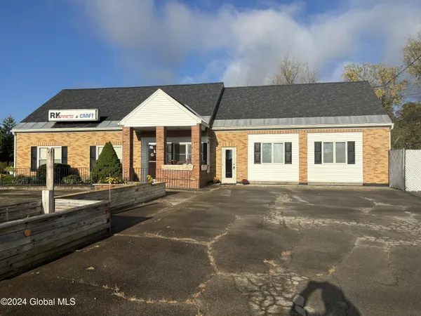 $279,000 | 527 North Perry Street, Johnstown, NY 12095