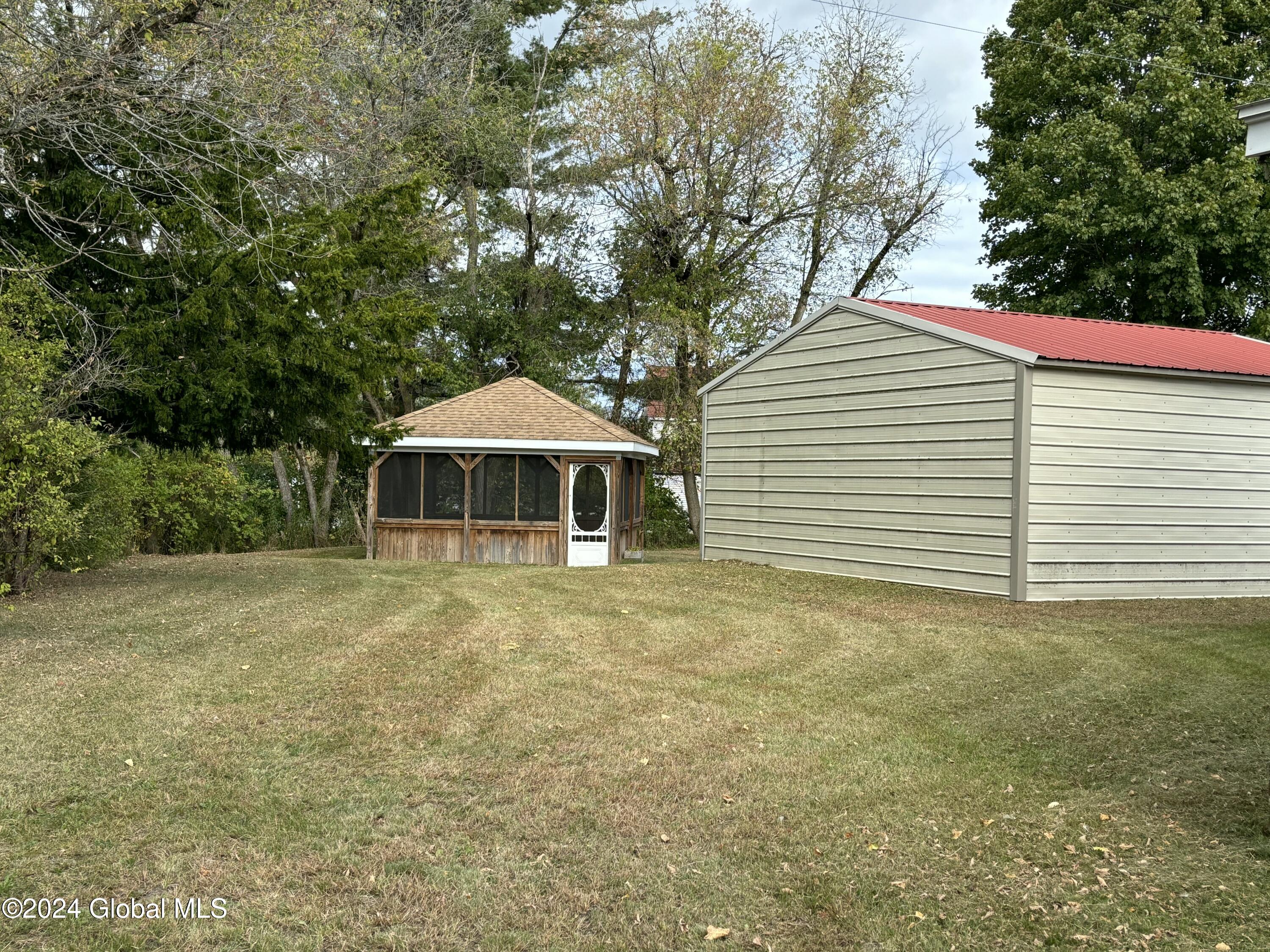 527 North Perry Street Johnstown, NY 12095 - Photo 5 of 46 IMG_2137