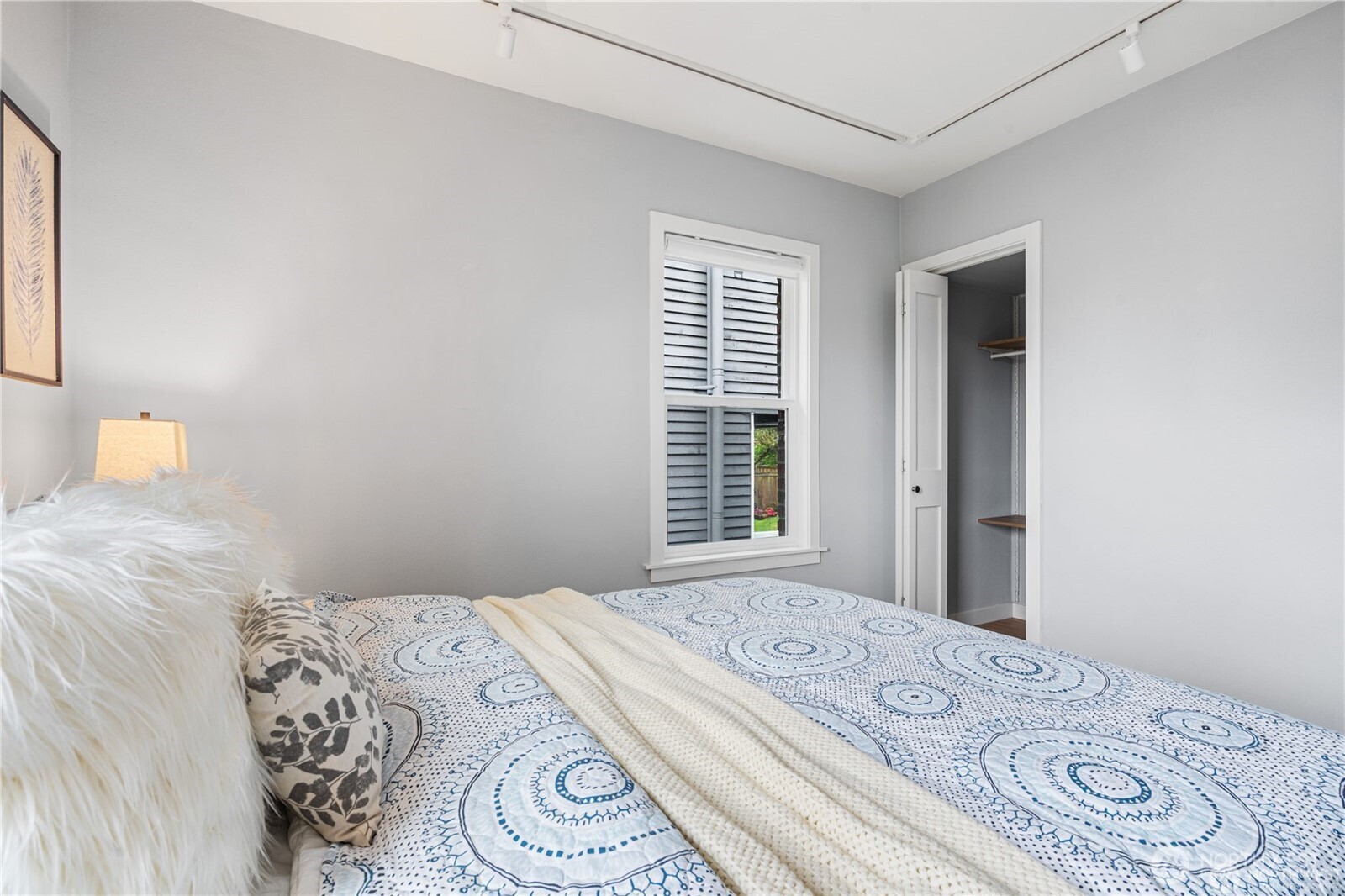 6026 35th Avenue Northeast Seattle, WA 98115 - Photo 11 of 34