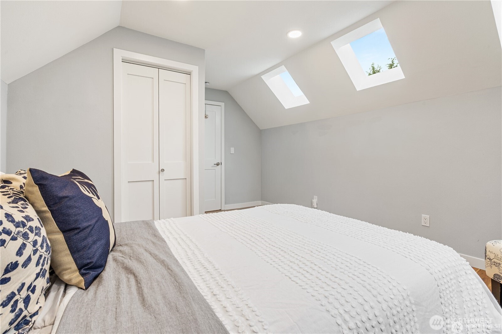 6026 35th Avenue Northeast Seattle, WA 98115 - Photo 15 of 34