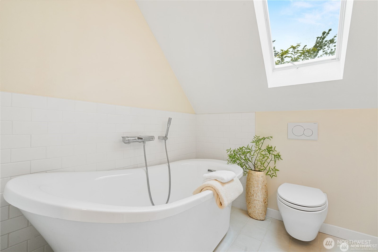 6026 35th Avenue Northeast Seattle, WA 98115 - Photo 20 of 34