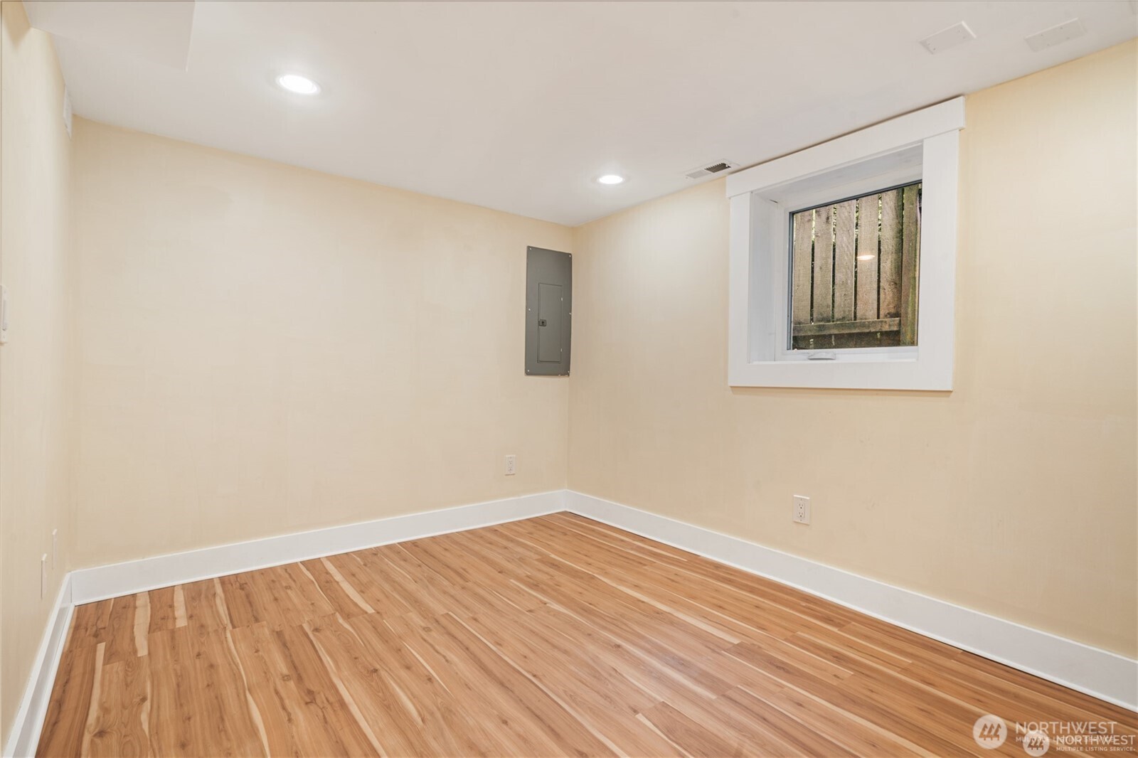 6026 35th Avenue Northeast Seattle, WA 98115 - Photo 25 of 34