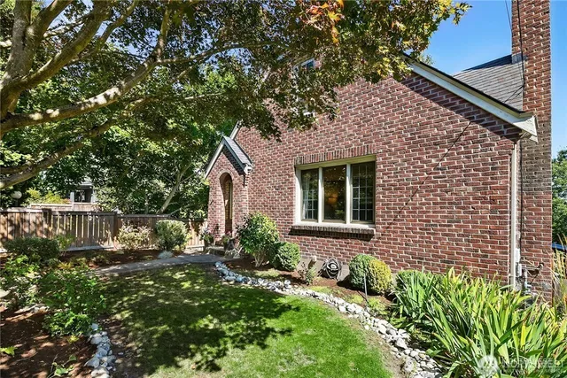 $1,299,950 | 6026 35th Avenue Northeast, Seattle, WA 98115