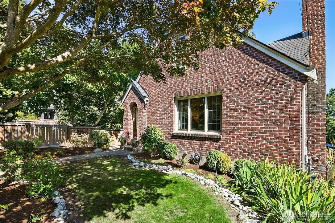 6026 35th Avenue Northeast Seattle, WA 98115 - Photo 32 of 34