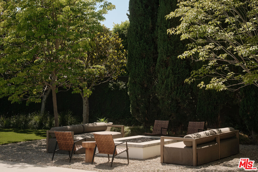 713 North Hillcrest Road Beverly Hills, CA 90210 - Photo 17 of 28 not sure