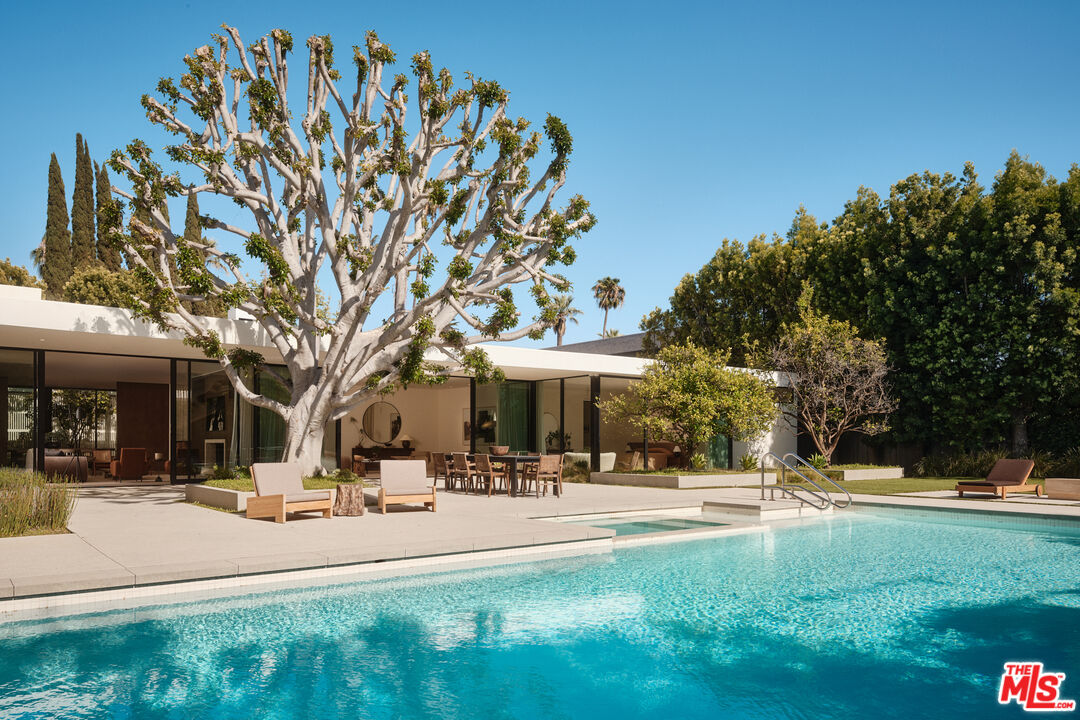 713 North Hillcrest Road Beverly Hills, CA 90210 - Photo 18 of 28 a view of a building with trees